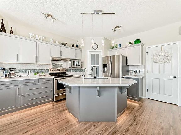 2nd image of 42 W Somerset Cir SW