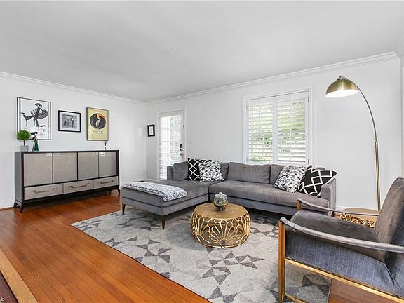 5th image of 204 E Avondale Dr
