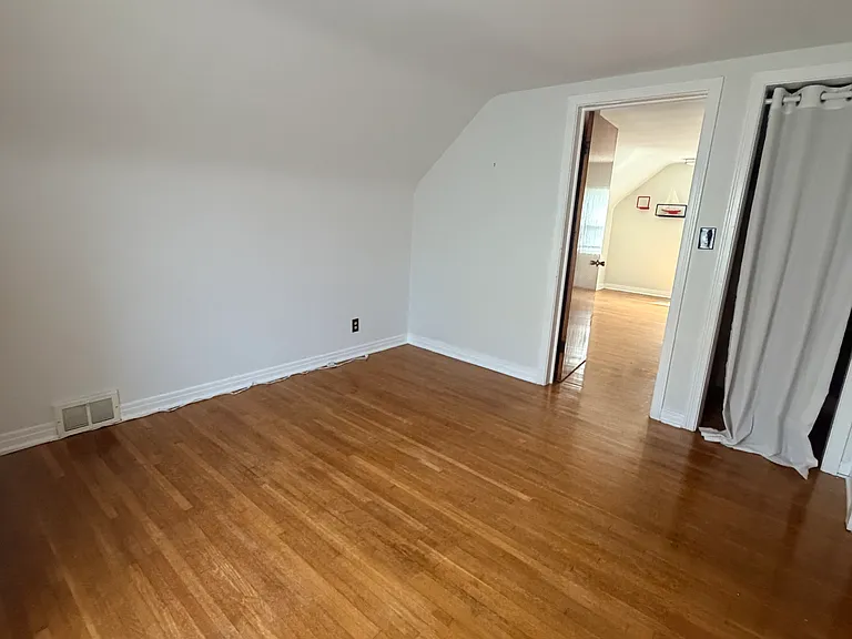 265 University Ave — Photo 18