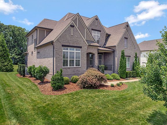 4th image of 2660 Benington Pl