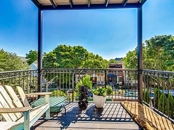 5th image of 3534 N Hermitage Ave #302