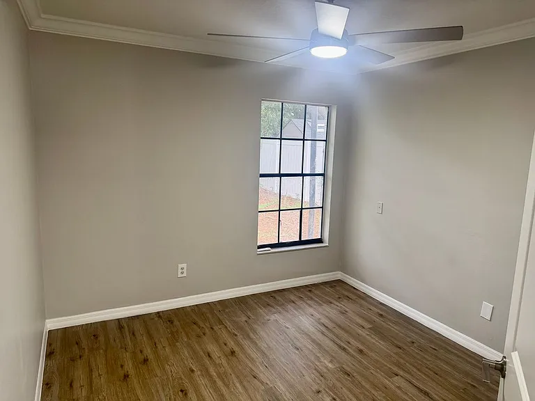 3784 Lake Shore Dr — Photo 17