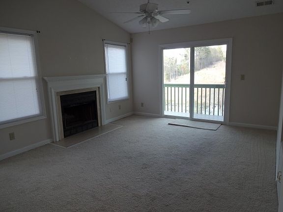 3rd image of 962 Stewarts Creek Dr APT 11