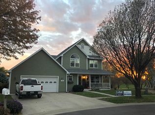 703 Fairway Cir, Dell Rapids, SD 57022