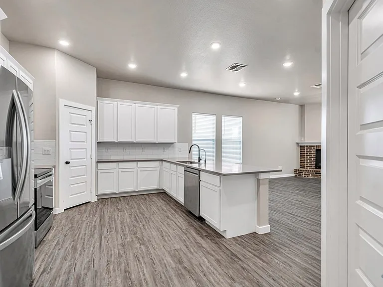 5910 Purtis Creek Dr — Photo 10