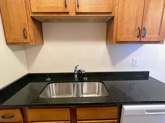 3rd image of 425 University Ave SE APT 207