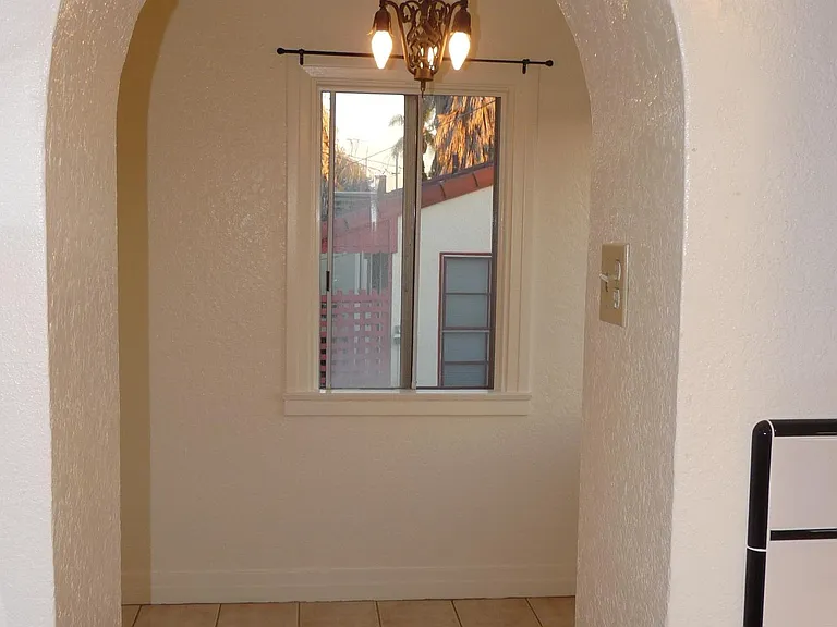 762 Orizaba Ave — Photo 12