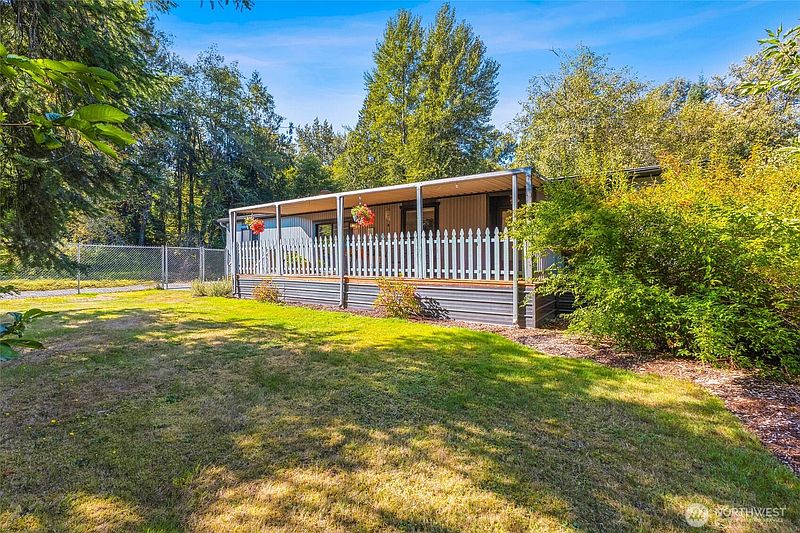 3rd image of 207 Shallow Shore Road