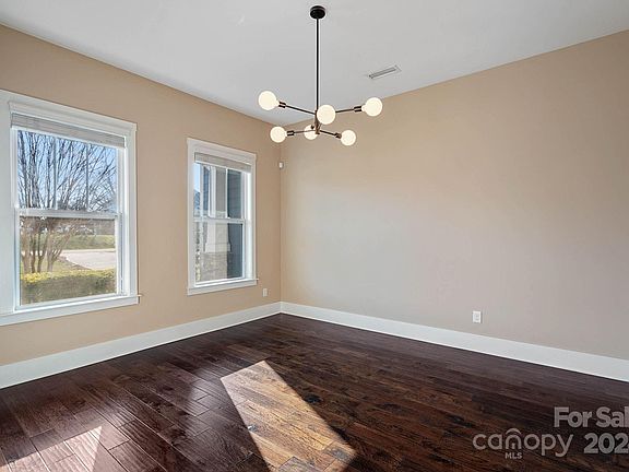 4th image of 109 Farm Knoll Way