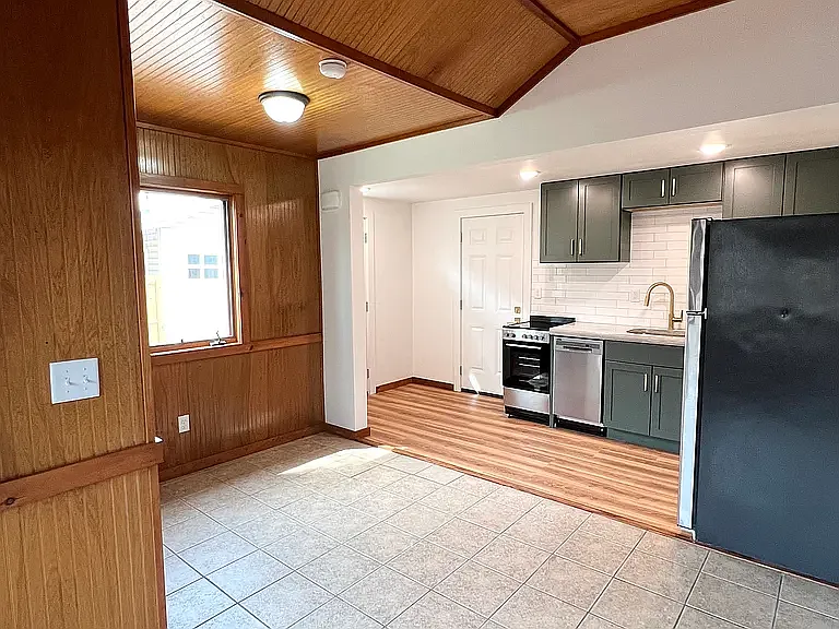 610 N 3rd St — Photo 9