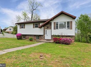 910 Colonial Dr, Birdsboro, PA 19508