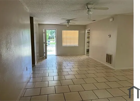 4204 E Hanna Ave — Photo 1