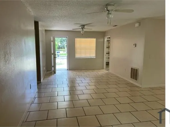 4204 E Hanna Ave, Tampa, FL 33610