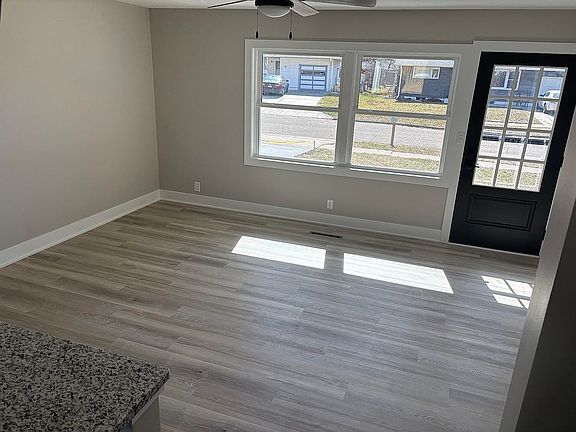 3rd image of 1736 Sunny Hill Rd