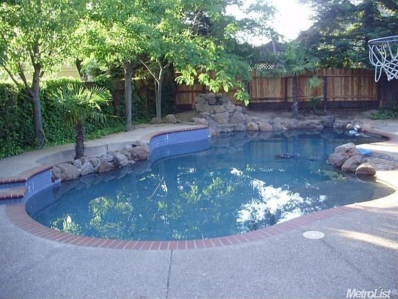5th image of 1702 Summerhill Ct