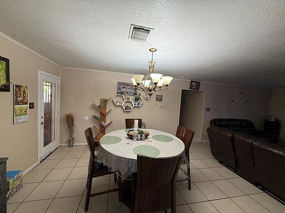 4th image of 626 Saddle Rock Dr