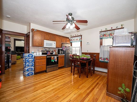 2nd image of 126 Sterling St