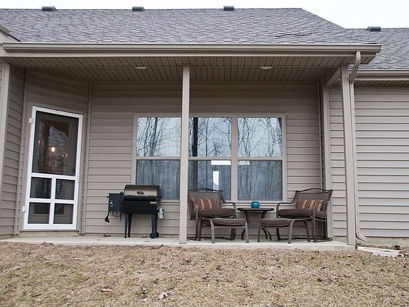 3rd image of 413 Ironwood Ln