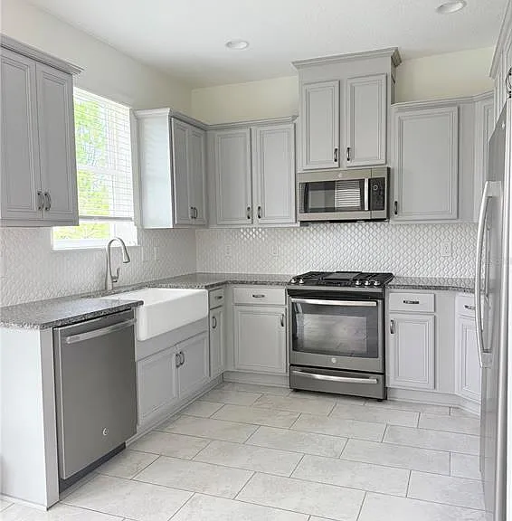 5057 NW 35th Pl — Photo 9