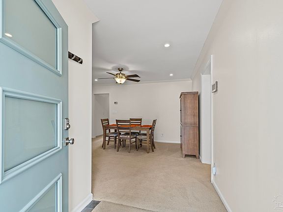 5th image of 121 SE Gilliland Rd