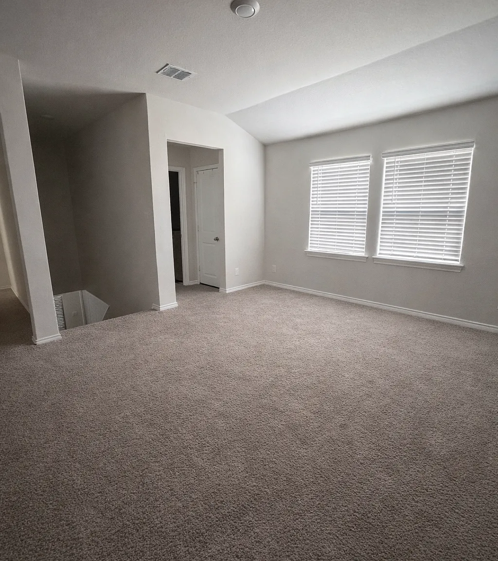 4 bed, 2473 sqft, $2,300 — Photo 3