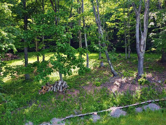 2nd image of 215 Hideaway Trl