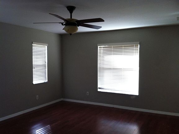 5th image of 1407 Elaine Ave N