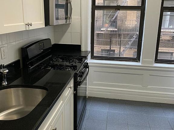 4th image of 220 W 98th St APT 8H