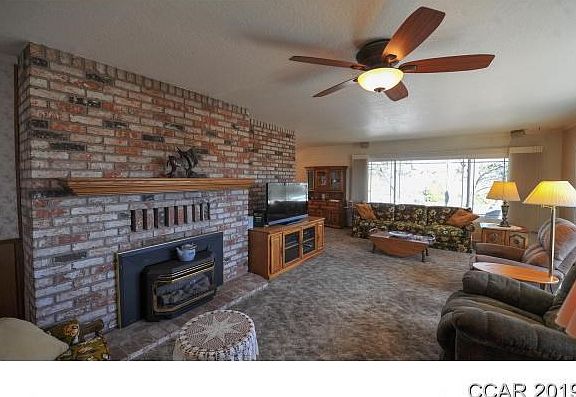 3rd image of 960 Hillcrest Ct