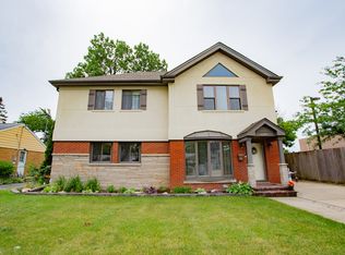 6905 Lyons St, Morton Grove, IL 60053