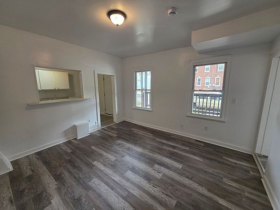 4th image of 450 S Heald St