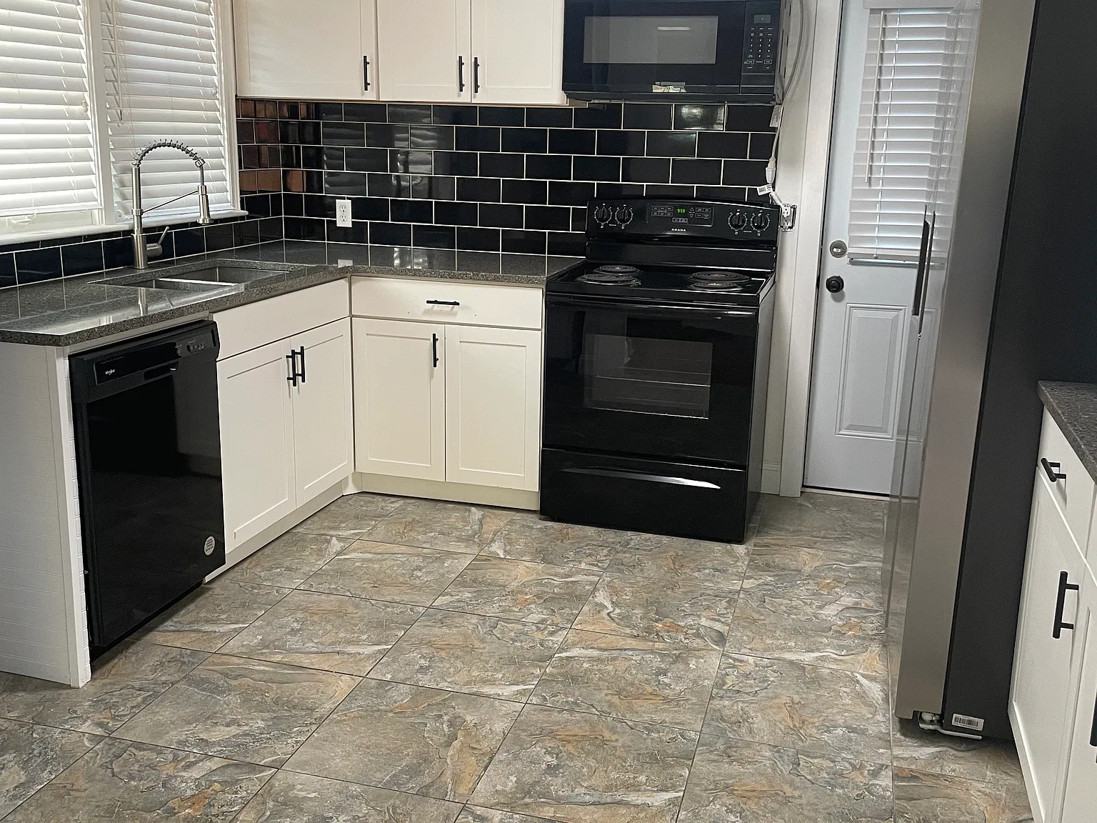 4 bed, 3.5 bath, 2047 sqft, $2,100 — Photo 2