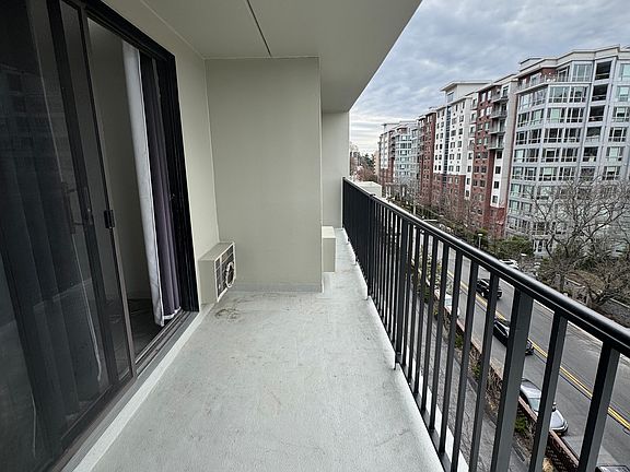 4th image of 1120 Warburton Ave #2G