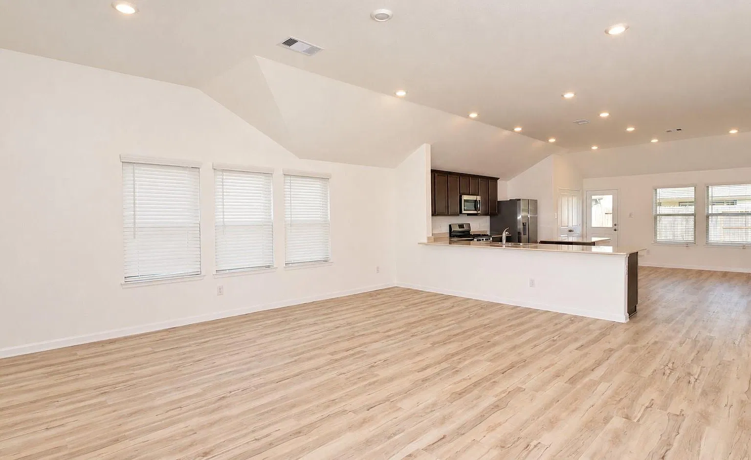 3 bed, 2.0 bath, 1775 sqft, $2,100 — Photo 4