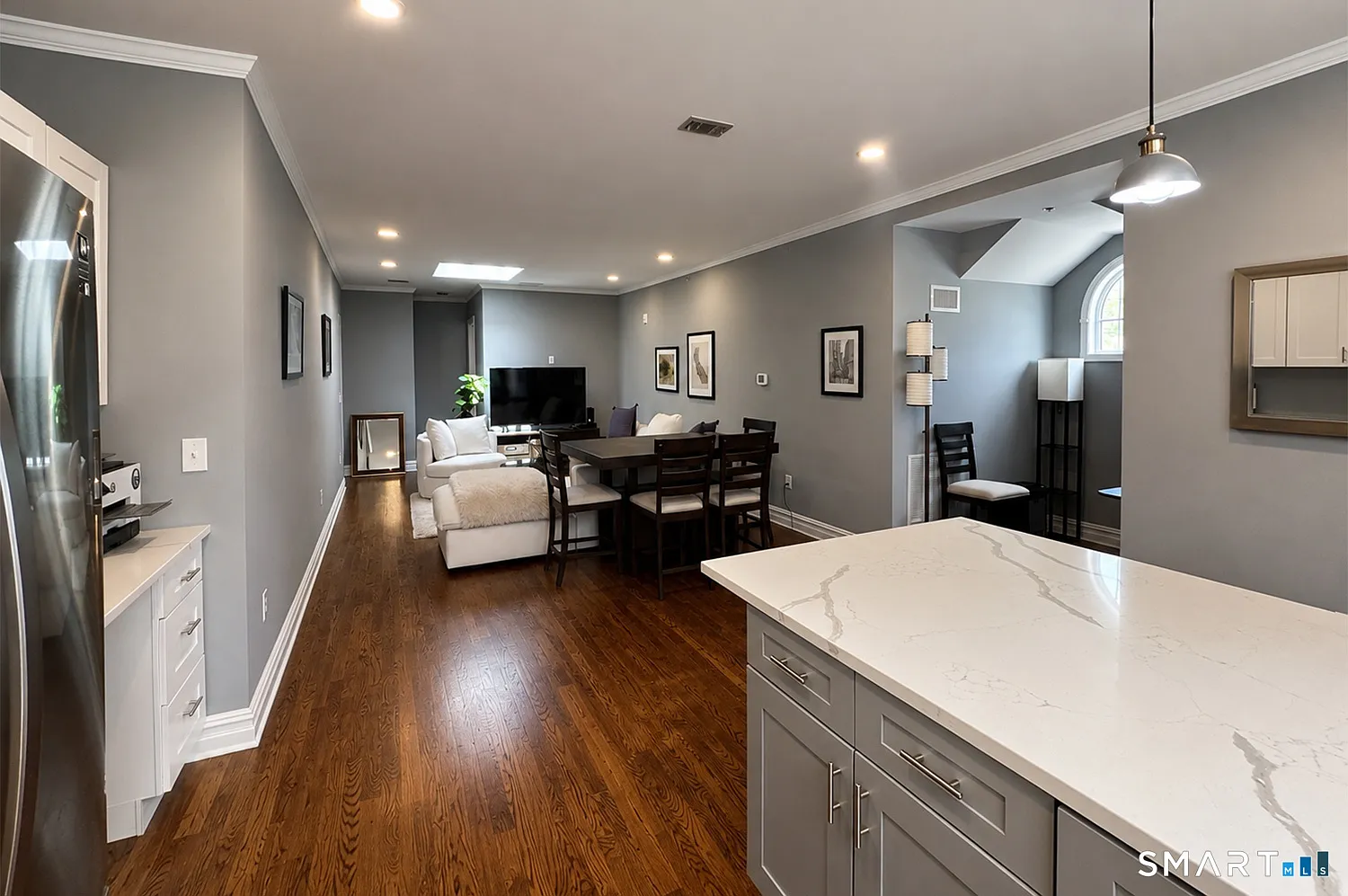 3 bed, 2.0 bath, 1400 sqft, $5,000 — Photo 3