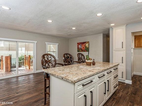 4th image of 8574 Calais Cir