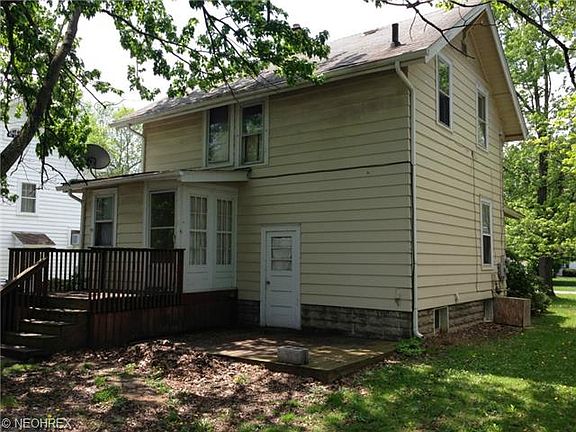 3rd image of 1133 Trumbull Ave SE