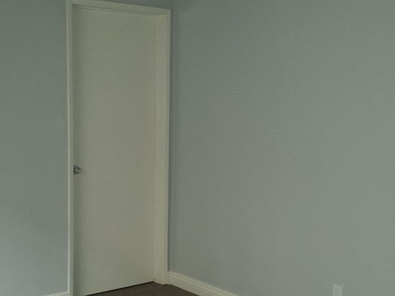 5th image of 220 W Hillcrest Blvd APT 1