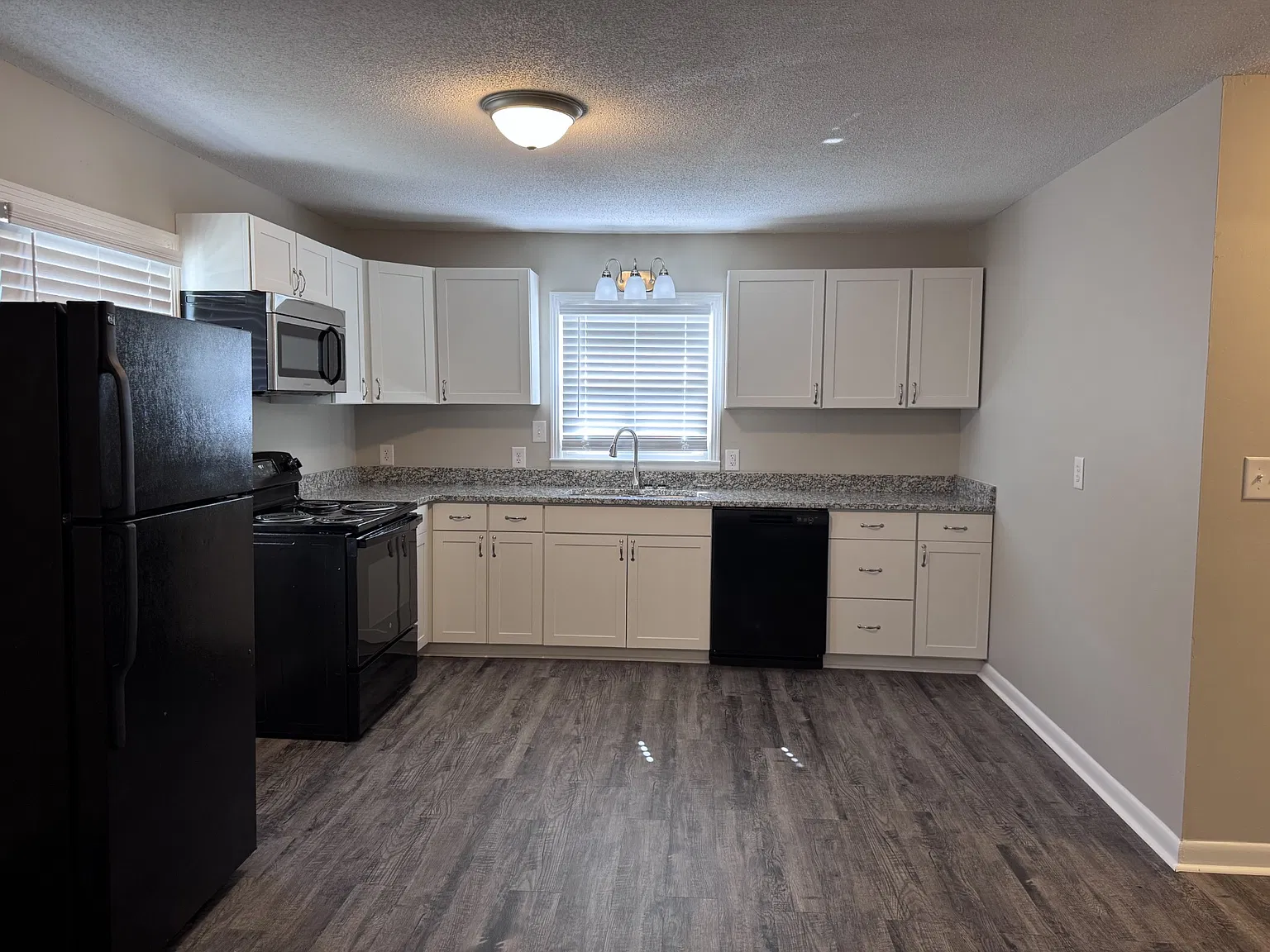 2 bed, 1.0 bath, 800 sqft, $1,995 — Photo 4