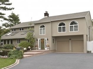 93 Burns Ave, Hicksville, NY 11801