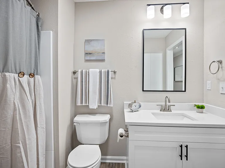 Northlake Apartments — Photo 11