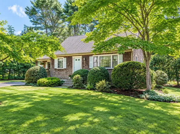 3 Cornish St, Carver, MA 02330