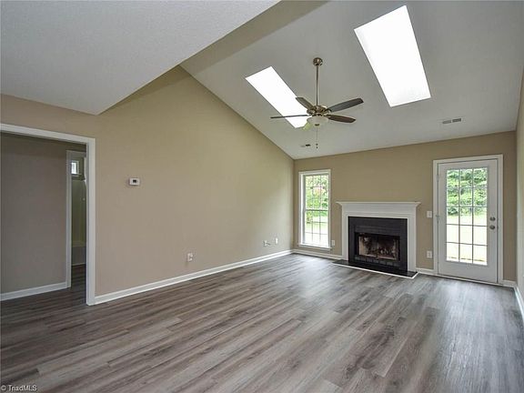 5th image of 2418 Glen Laurel Dr