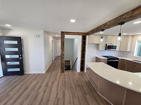 Kitchen/living, hall