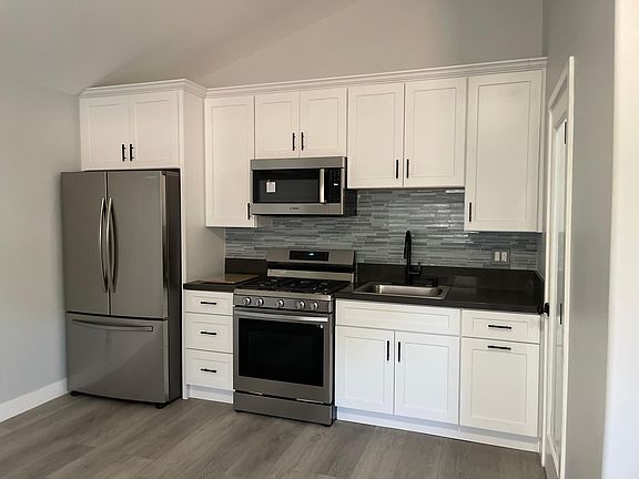 5th image of 23417 Vanowen St