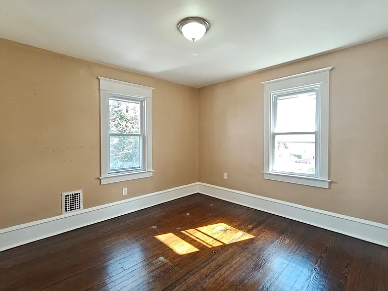 4 Pacific Ave #B — Photo 5