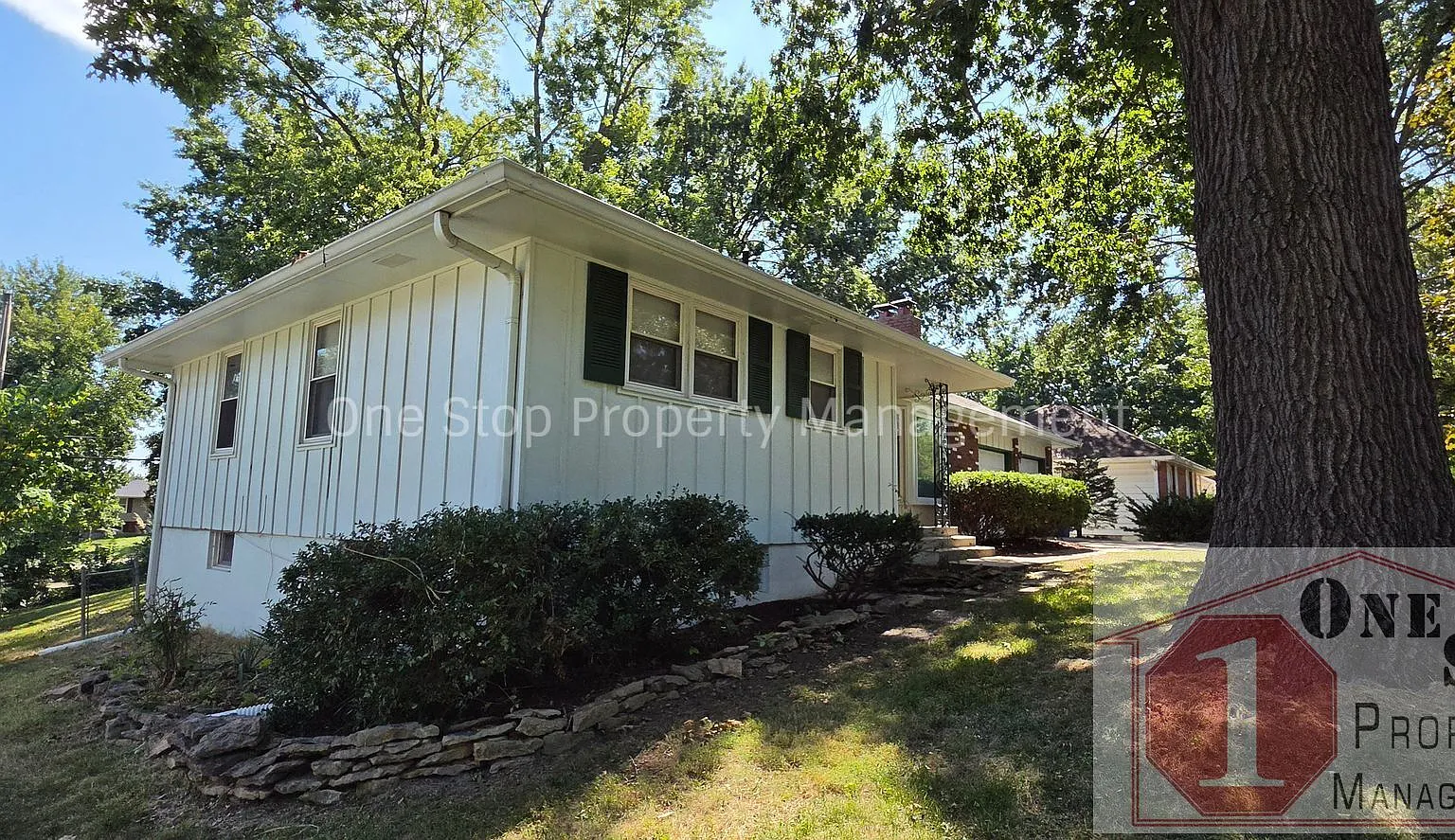 Beautiful 3 Bedroom 2.5 Bathroom in Independence, MO! — Photo 2