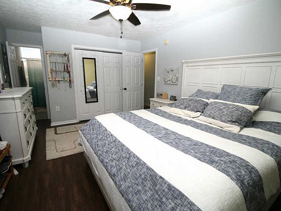 5th image of 220 Lookout Dr