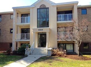 15 Bourbon St APT 62, Peabody, MA 01960