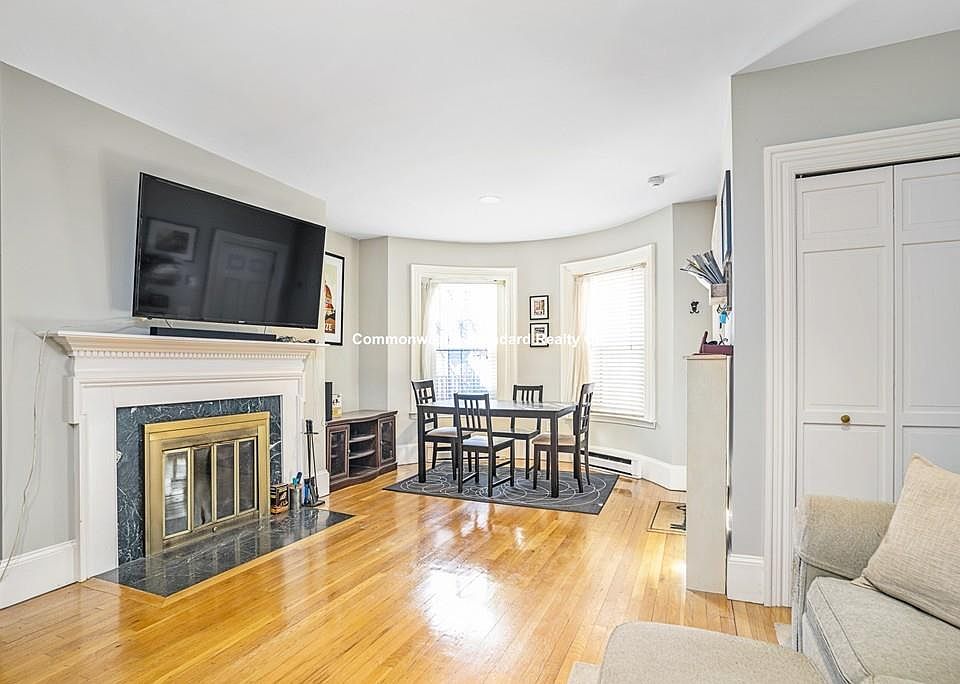 1st image of 19 Greenwich Park APT 2